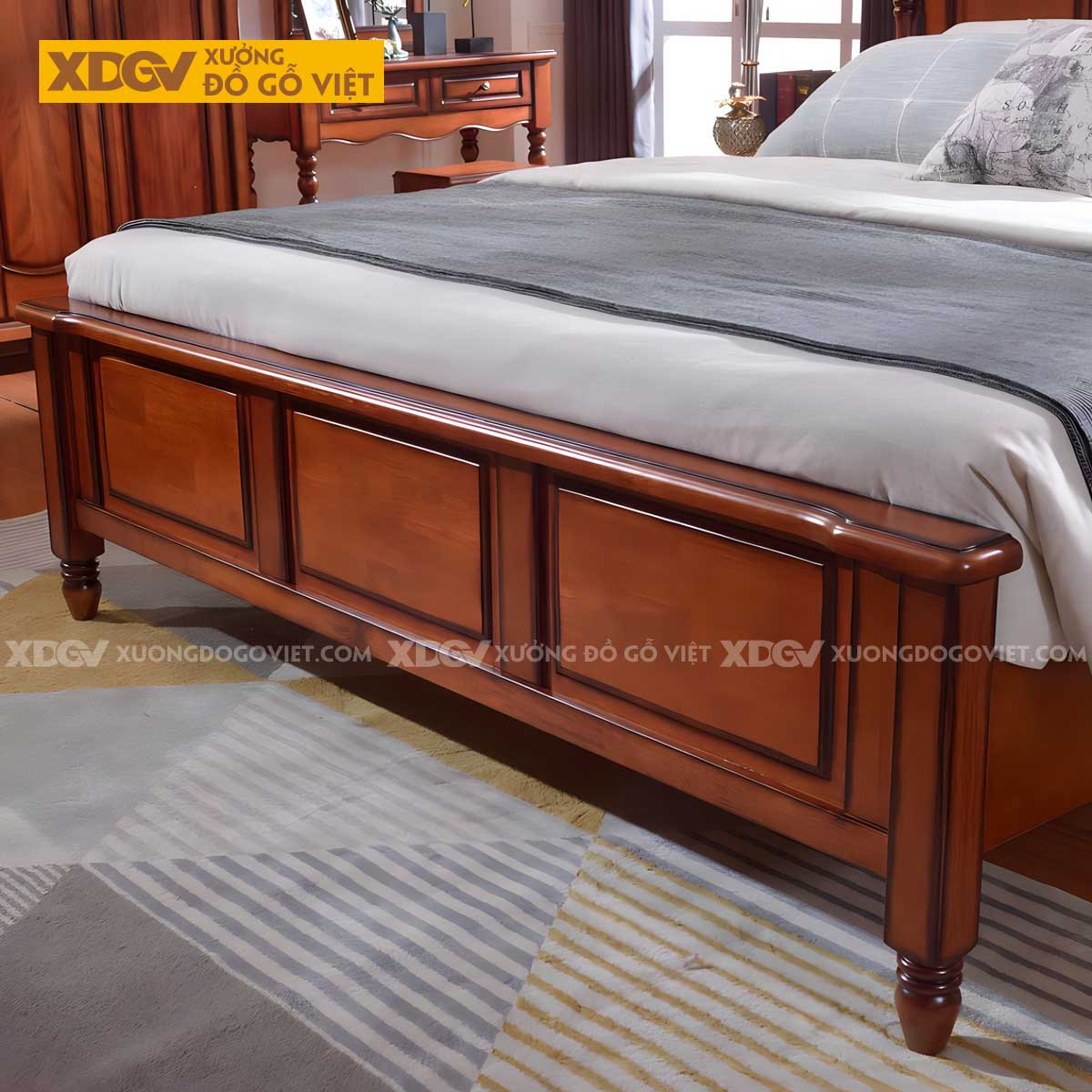 Giường Ngủ Gỗ Căm Xe Tự Nhiên Tân Cổ Điển Chân Tiện Tròn