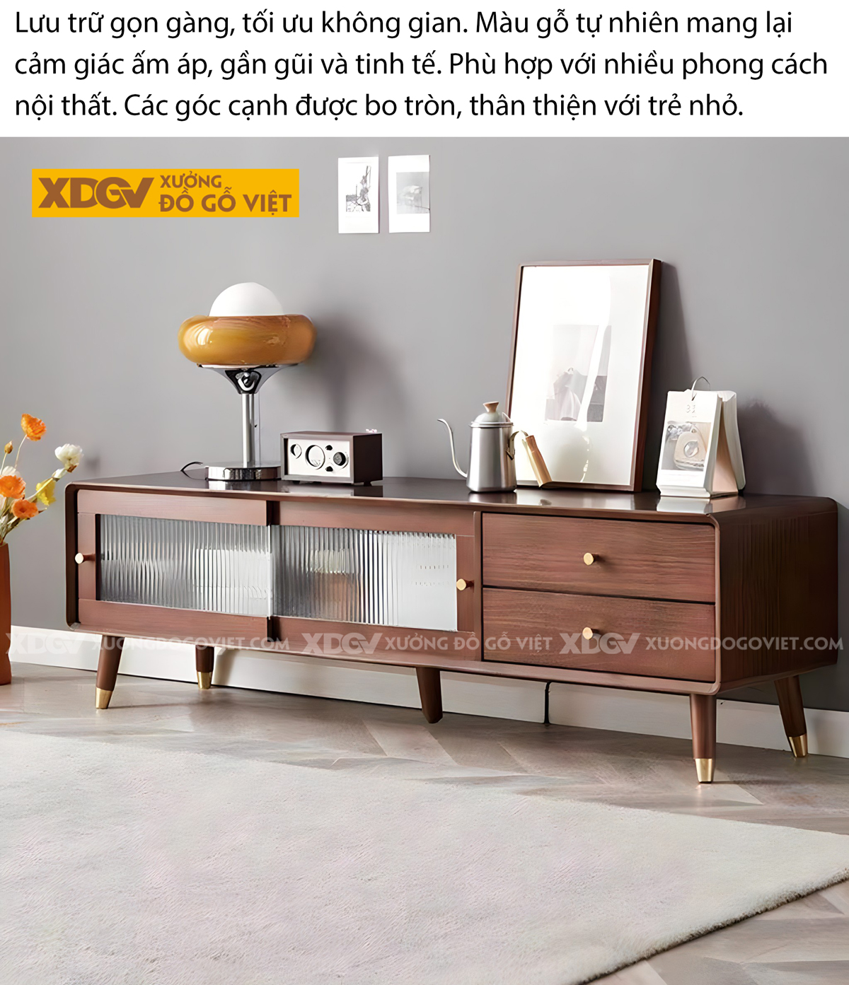 Kệ Để Tivi Sồi Mỹ Cánh Kính Lùa Gân Mờ Chân Bọc Kim Loại