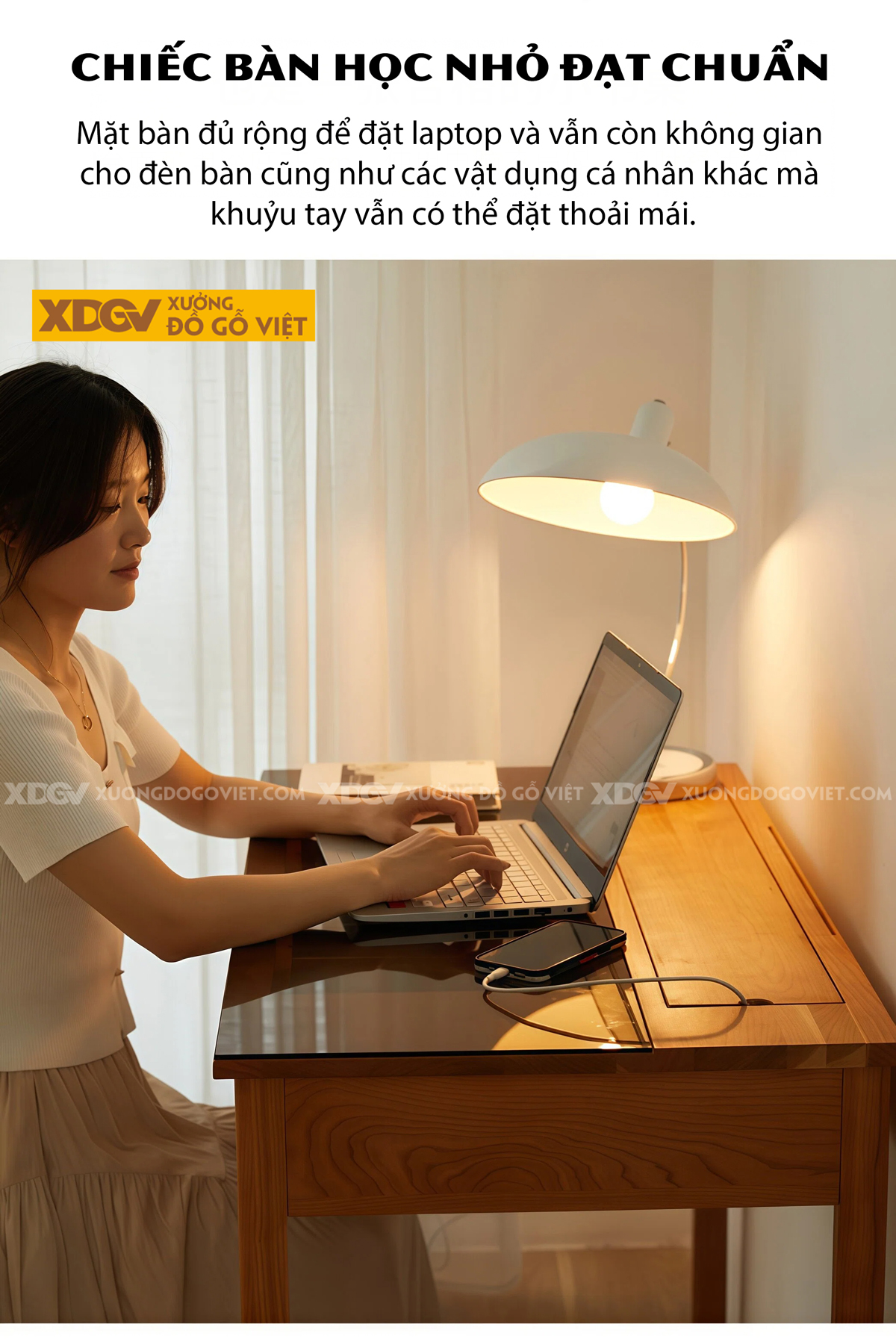 Mẫu Bàn Trang Điểm Phòng Khách Gỗ Sồi Chân Cao Mặt Phối Kính