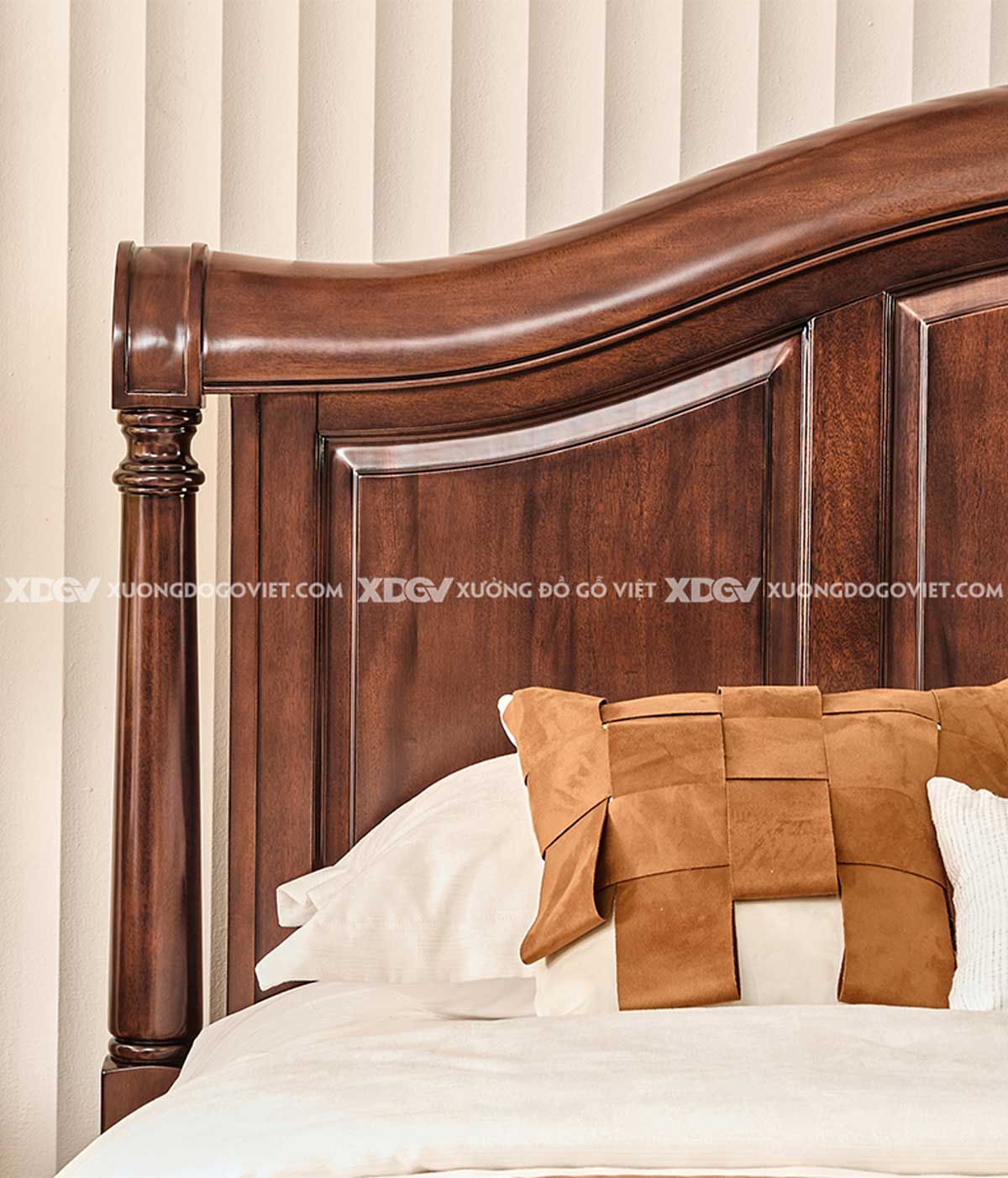 Mẫu Giường Gỗ Căm Xe Tân Cổ Điển Đầu Uốn Cong Nghệ Thuật