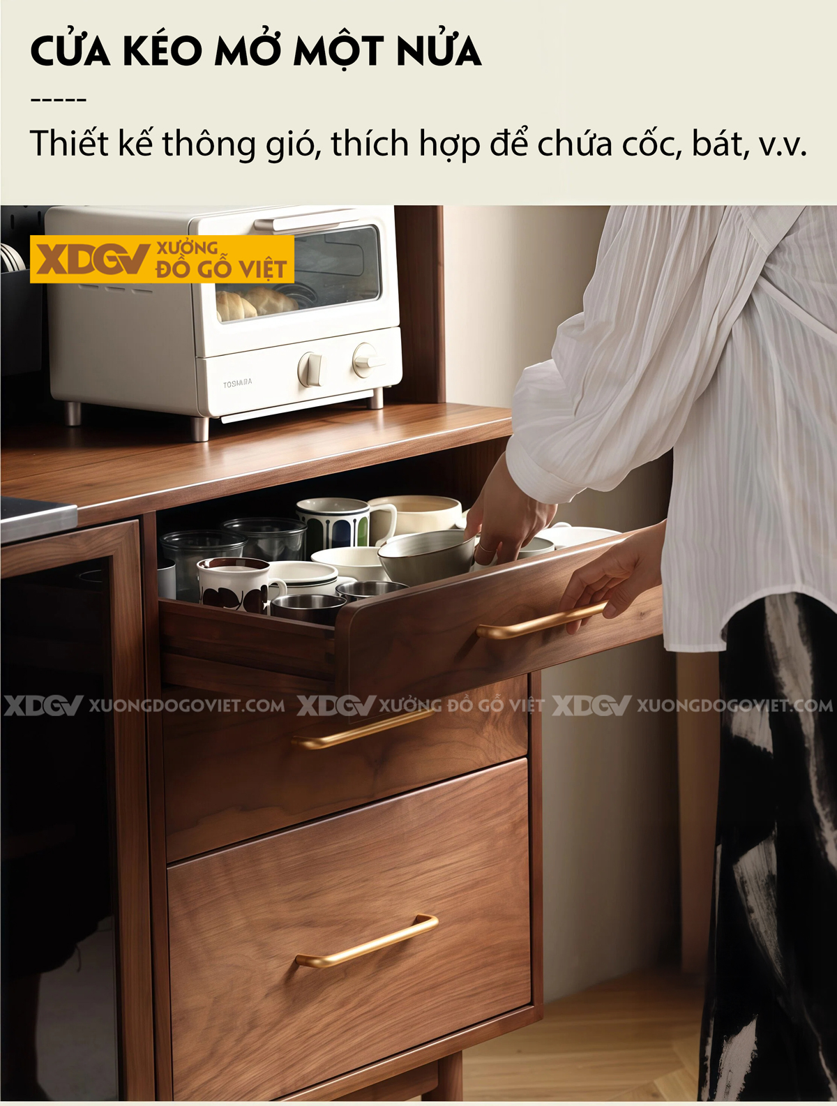 Tủ Đựng Chén Bát Gỗ Veneer Sồi Phối Cánh Pano Kèm Kính Mờ