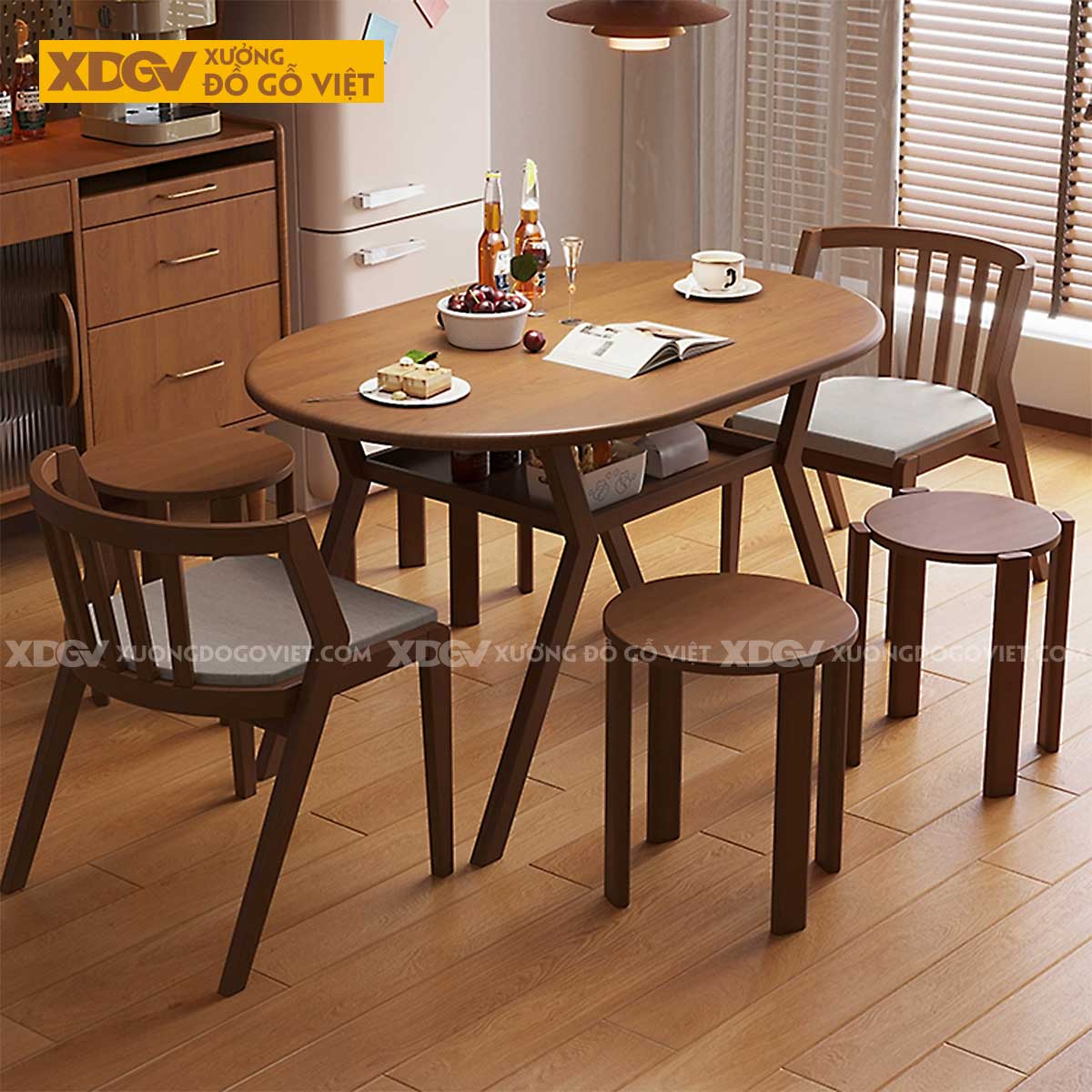 Bộ Bàn Ăn Tròn Gỗ Sồi Hiện Đại Thư Giãn Chân X Ghế Bọc Vải